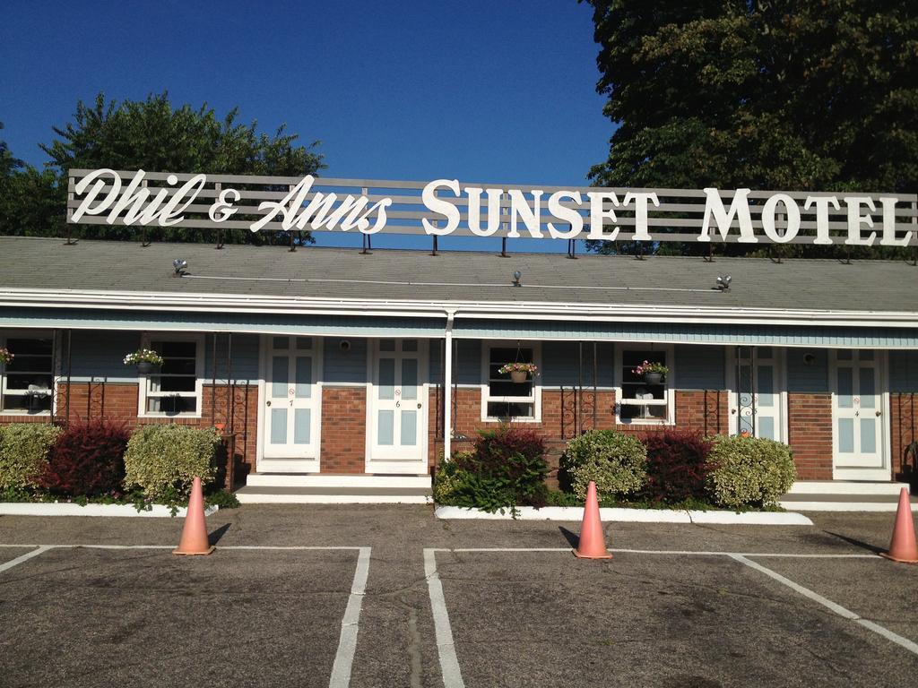 Phil And Anns Sunset Motel Charlestown Exterior foto